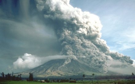 Pyroclastic_flows_at_Mayon_Volcano-USGS+Wiki